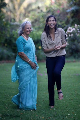 Sonam Kapoor in conversation with Waheeda Rehman cute photo gallery