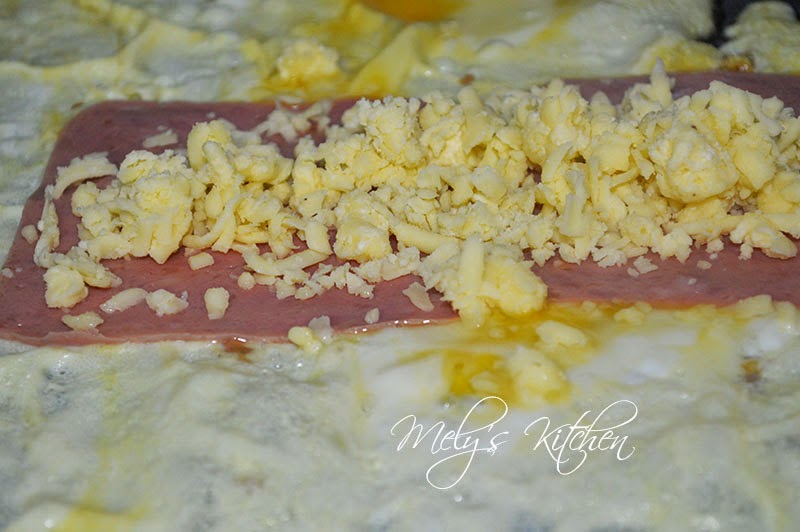 Mely's kitchen Ham and Cheese Omelette