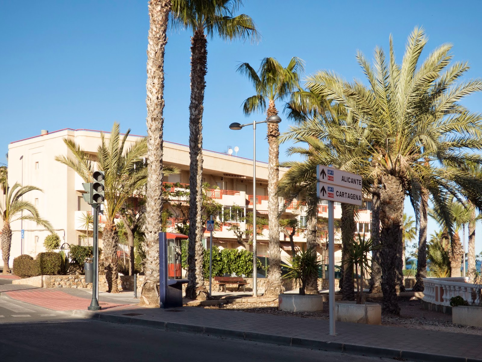 MIL PALMERAS BEACH: 12/03/10