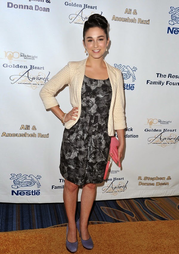 Celebrity Heights | How Tall Are Celebrities? Heights of Celebrities: How Tall is Molly Ephraim?