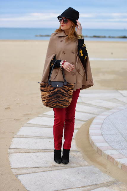 Longchamp Le Pliage tigre bag, Persunmall cape, Fashion and Cookies, fashion blogger