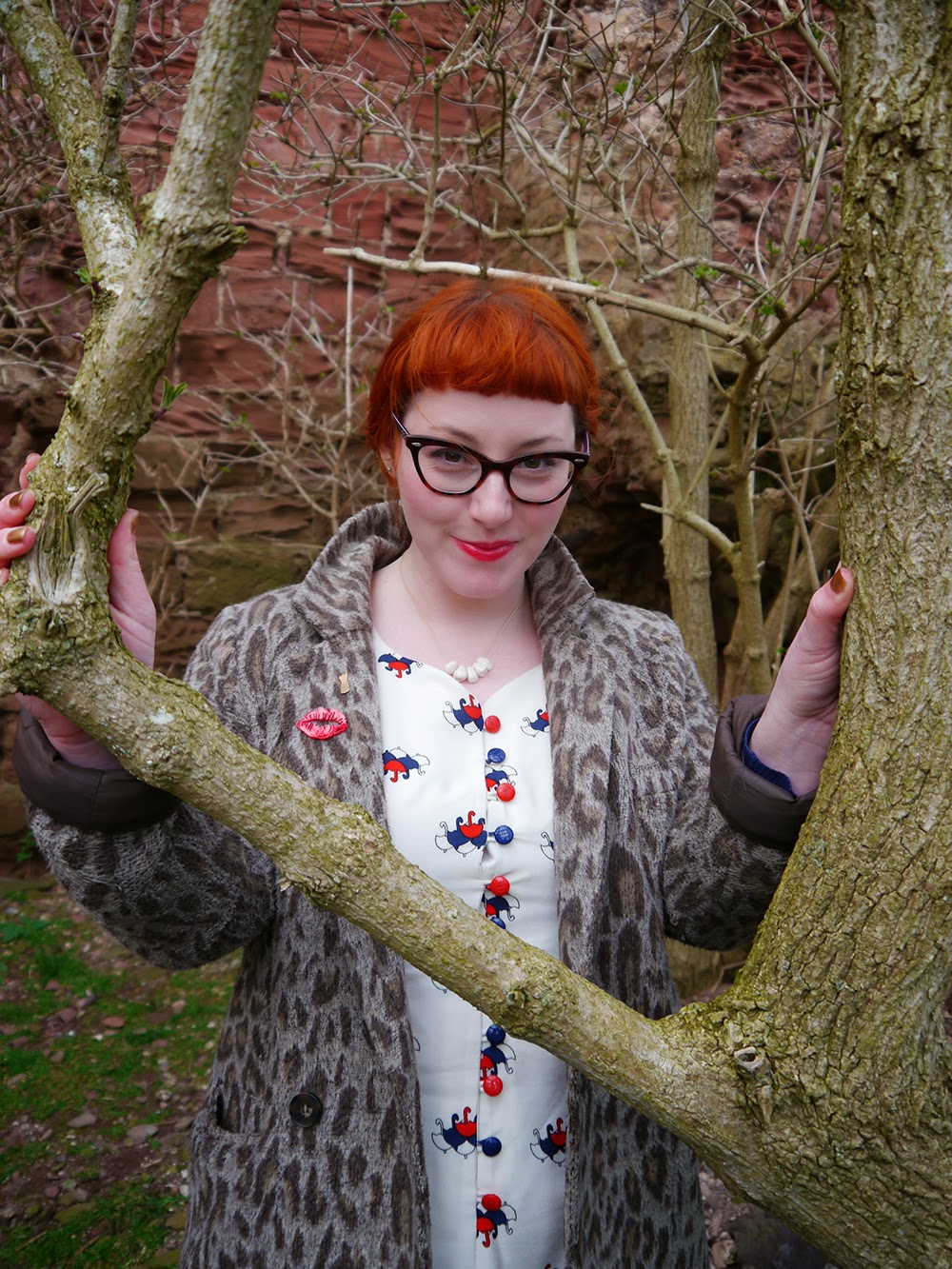 Weekend Times Scottish blogger, Ginger, red head, Vintage style dress, unmbrella print, Nishe dress, dreaming of spring, spring style, leopard print coat, cat eye glasses