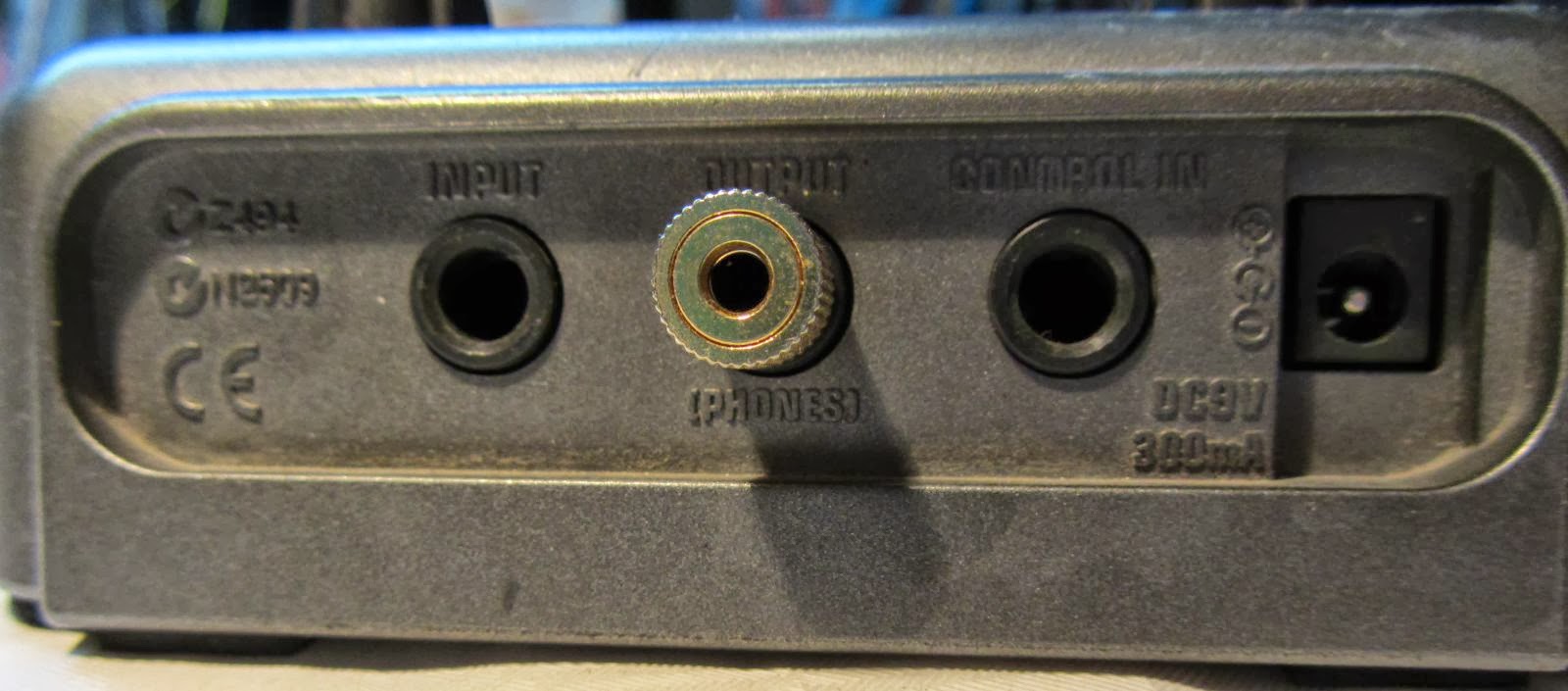 Hack Correlation Zoom G1 guitar effects pedal repair