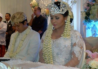 Foto Pernikahan Audy dan Iko Uwais