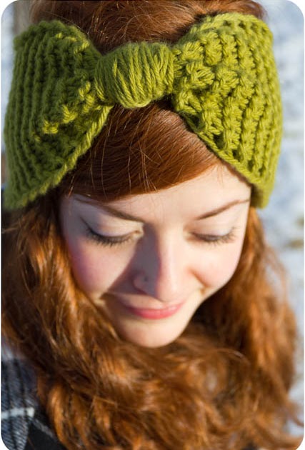 Kittens Lost Her Mittens: Knit Bow Ear Warmer With Pattern/Tutorial