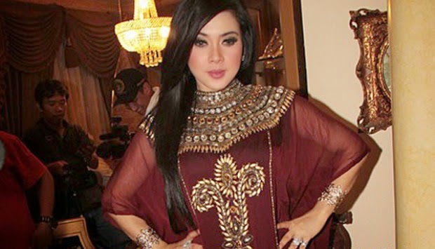 Ingin Glamour Seperti Syahrini? Pakai Baju Gamis Glamor | Info Model