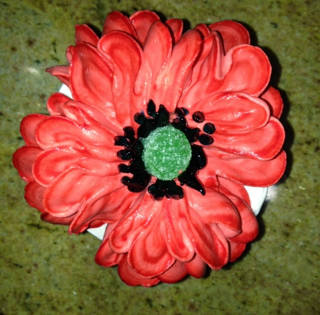 Frosted Art How to Make Butter Cream Poppies and Poppy Seed Cup Cakes