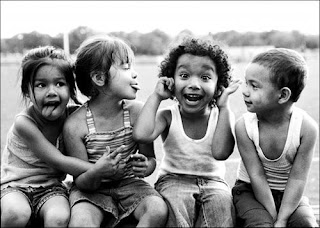 Crianças se divertindo Crianças se divertindo