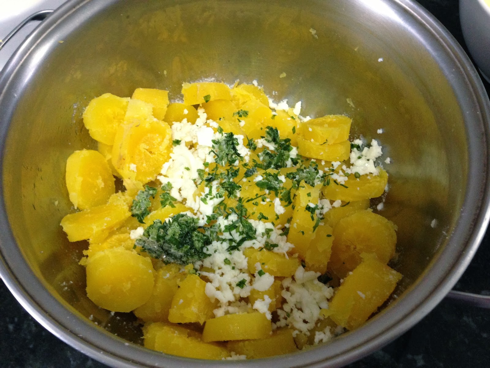 Cardapio de Minas Maionese de Batata Salsa.