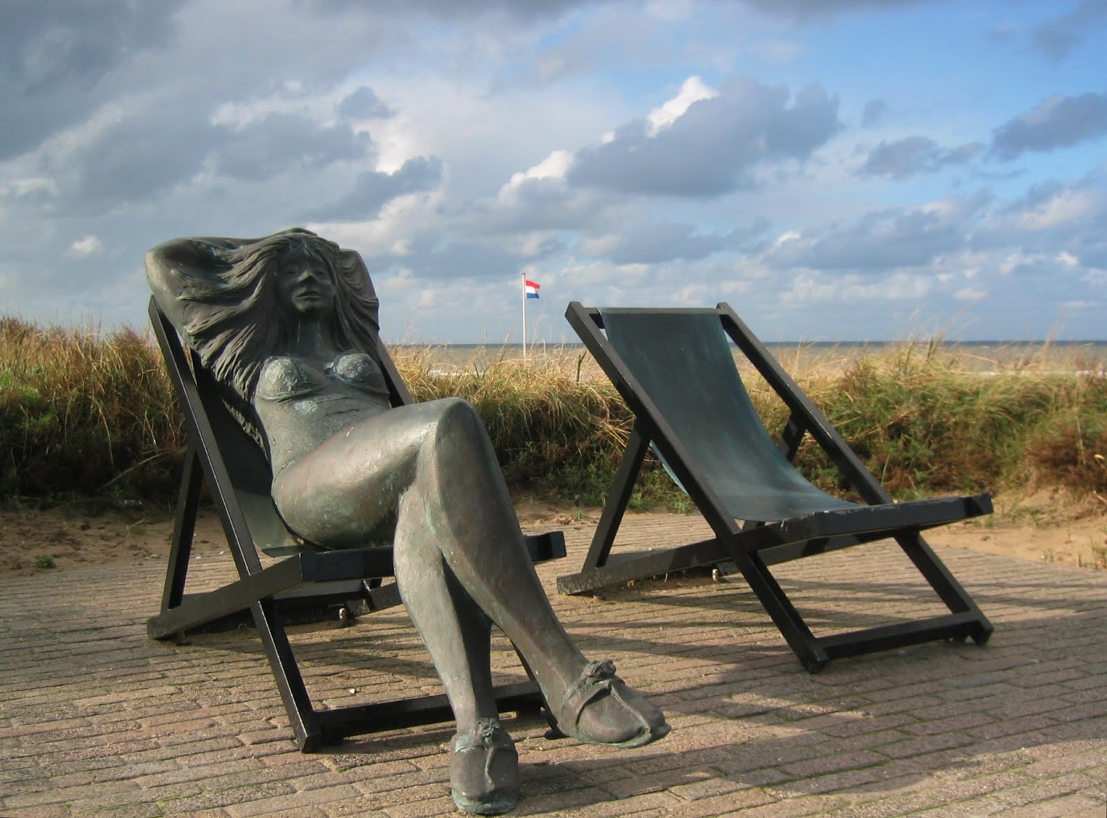 ‘Vrouw in ligstoel' van Guido Metsers