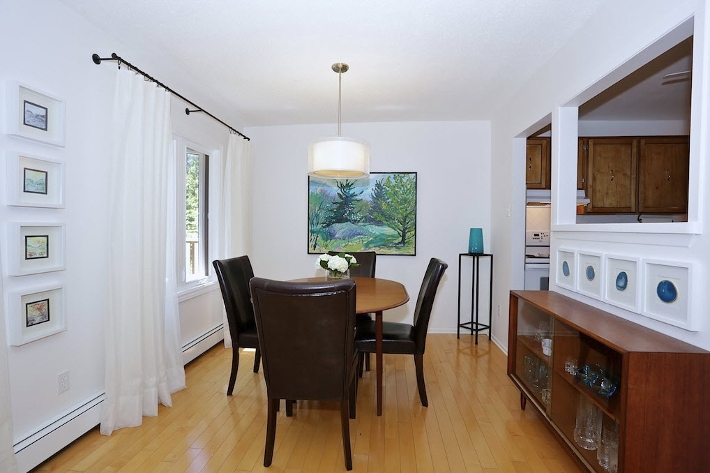 How to Stage a Living Room and Dining Room for Sale Dans le Lakehouse