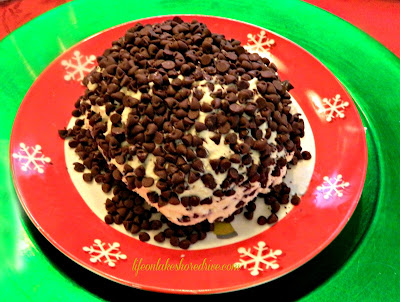 alt="Chocolate Chip Cheese Ball with chocolate chip topping"