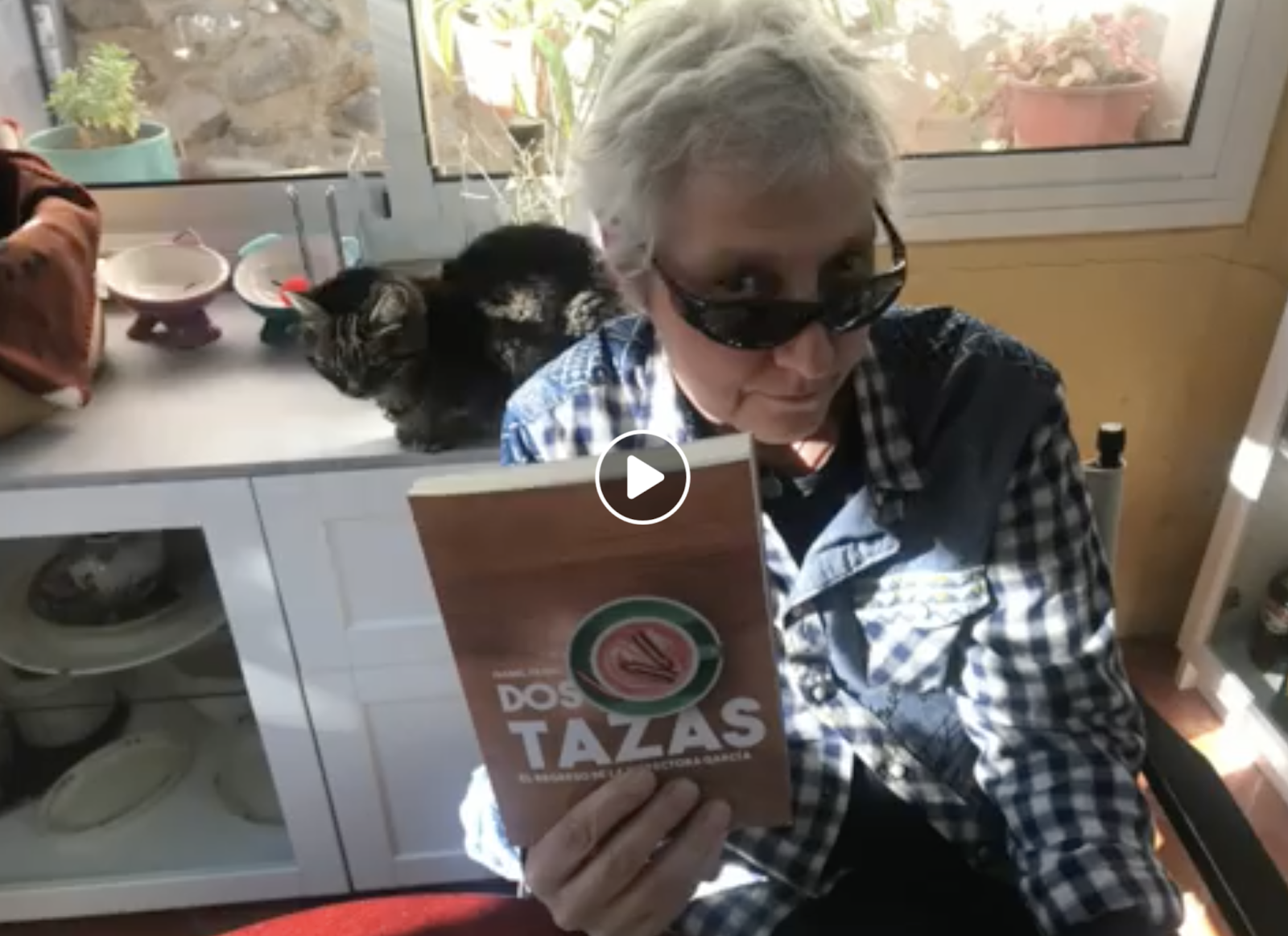 Dos Tazas. Trailer Book