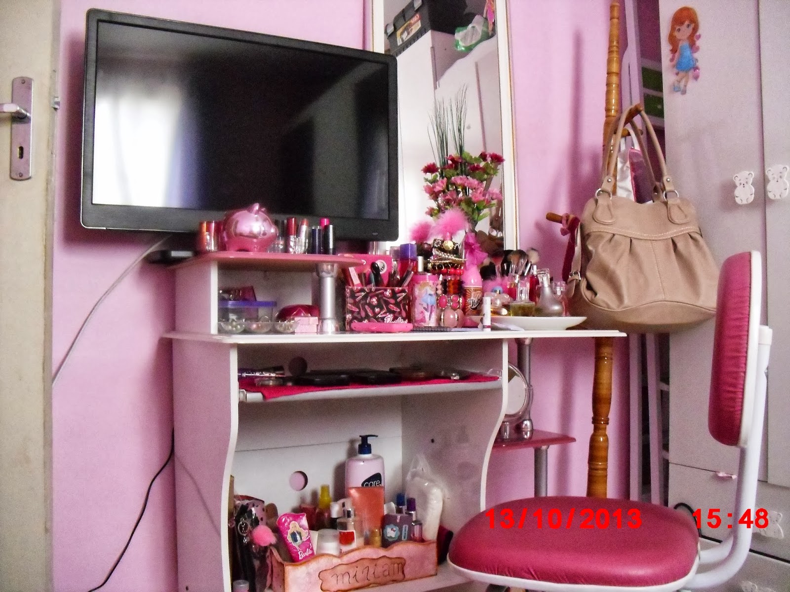 meu quarto, que ? bem simples, mas eu amo meu cantinho espero que Tour Pelo O Meu Quarto Cor De Rosa ~ meu quarto, que ? bem simples, mas eu amo meu cantinho espero que