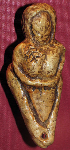 The Venus of  Mal'ta - figure found Siberia, dated  23.000-20.000, from Gravettian period