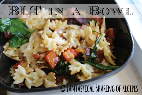 BLT in a Bowl | A classic sandwich turned pasta dish extraordinaire! #bacon #BLT | www.fantasticalsharing.com