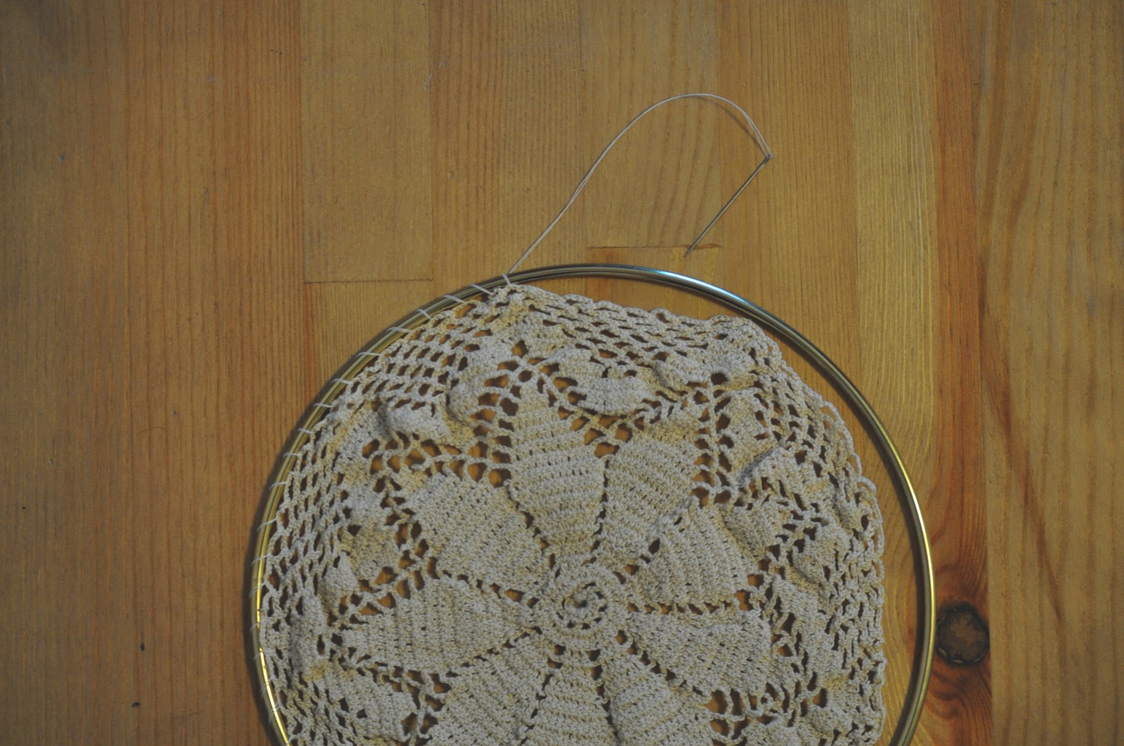 Pie N' the Sky diy // doily display