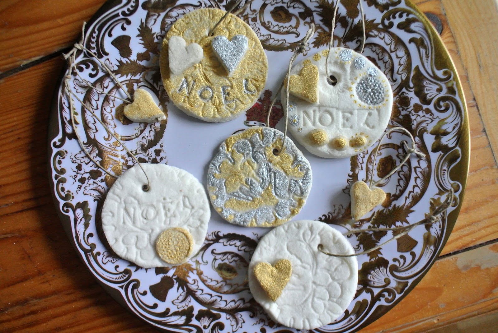 Décorations de Noël en pâte autodurcissante - La Boite à Cookies