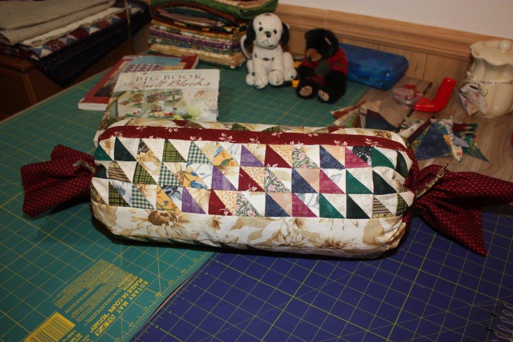 Sarah Lynn S Quilting Thimbleberries Tootsie Roll Pillow 6