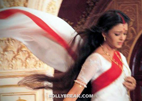Aishwarya Rai Bachchan in Devdas in bengali saree - (7) - Bollywood Actresses in Saree - Top 25 List
