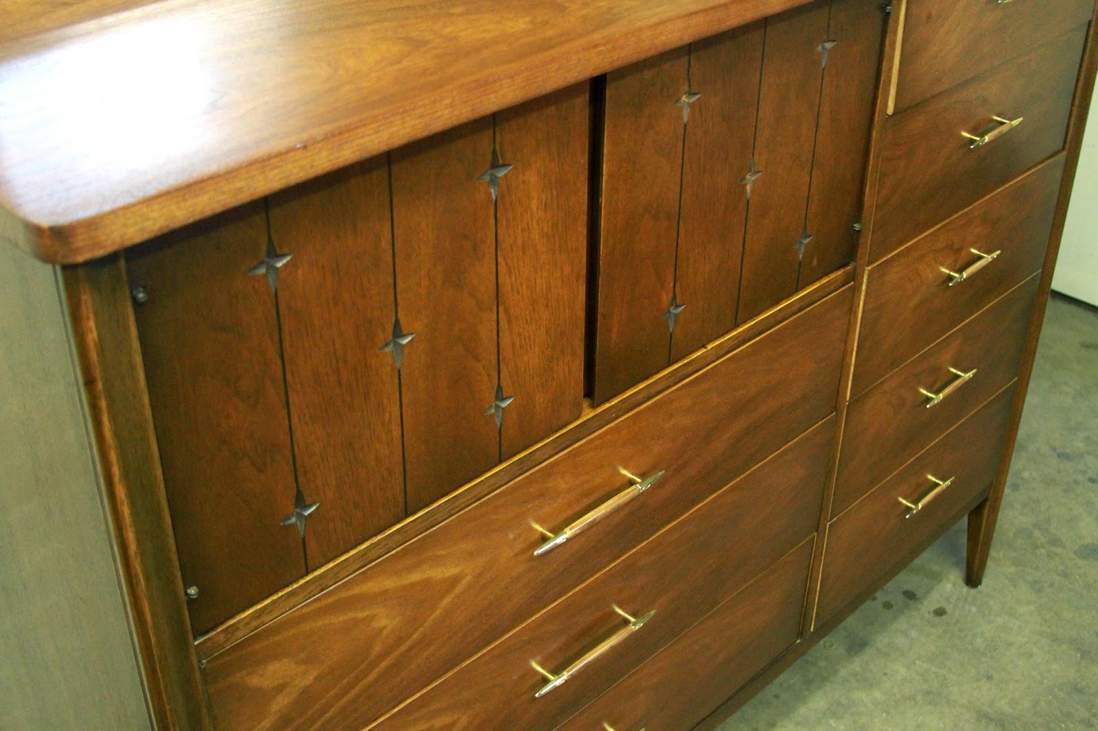 Hermans Steel Garage Broyhill Saga Tall Dresser with Mirror