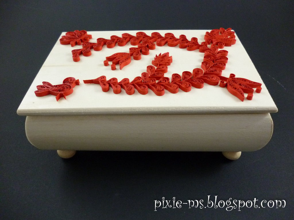 Papírvilág quilled wooden box / fadoboz quilling díszítéssel