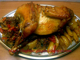 Τα φαγητά της γιαγιάς - Κόκορας γεμιστός με μπέικον και μανιτάρια Τα φαγητά της γιαγιάς - Κόκορας γεμιστός με μπέικον και μανιτάρια