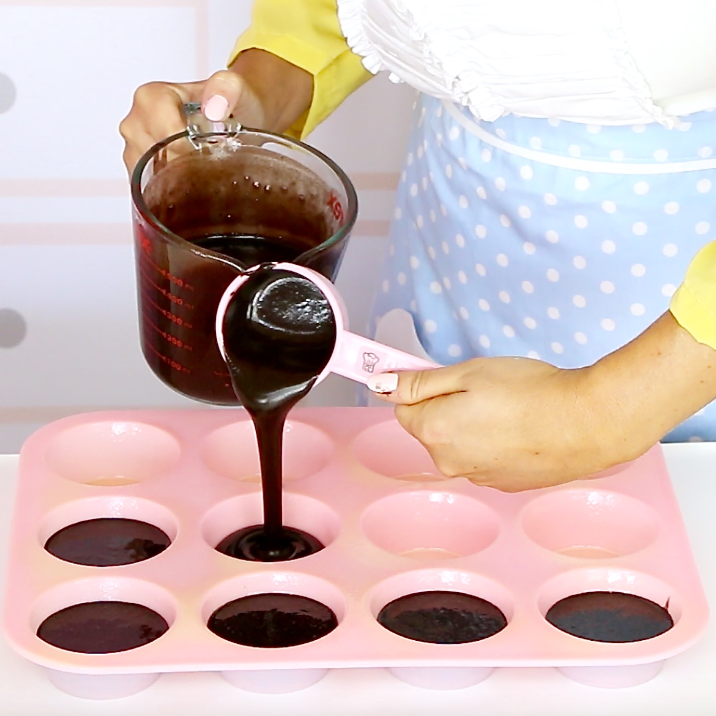 {VIDEO} Easy OneBowl Chocolate Buttermilk Cupcakes {VIDEO} Easy OneBowl Chocolate Buttermilk Cupcakes