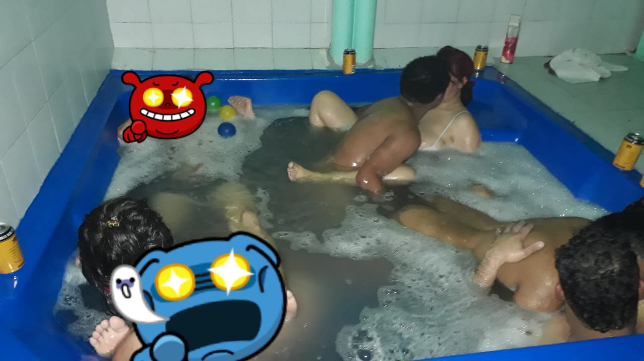 SEXO EN EL JACUZZI!