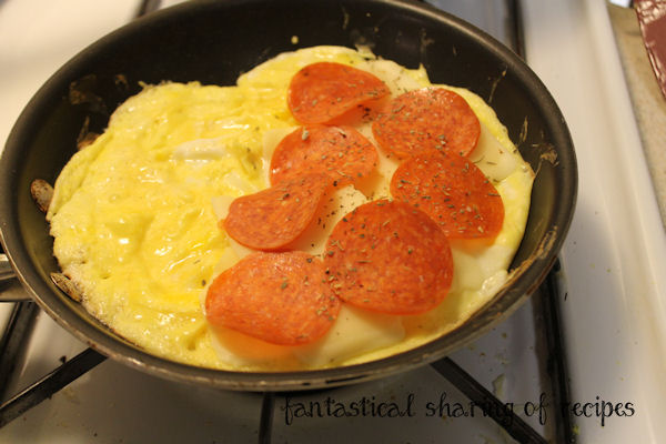 Featured image of post Recipe of Sausage And Pepperoni Omelette