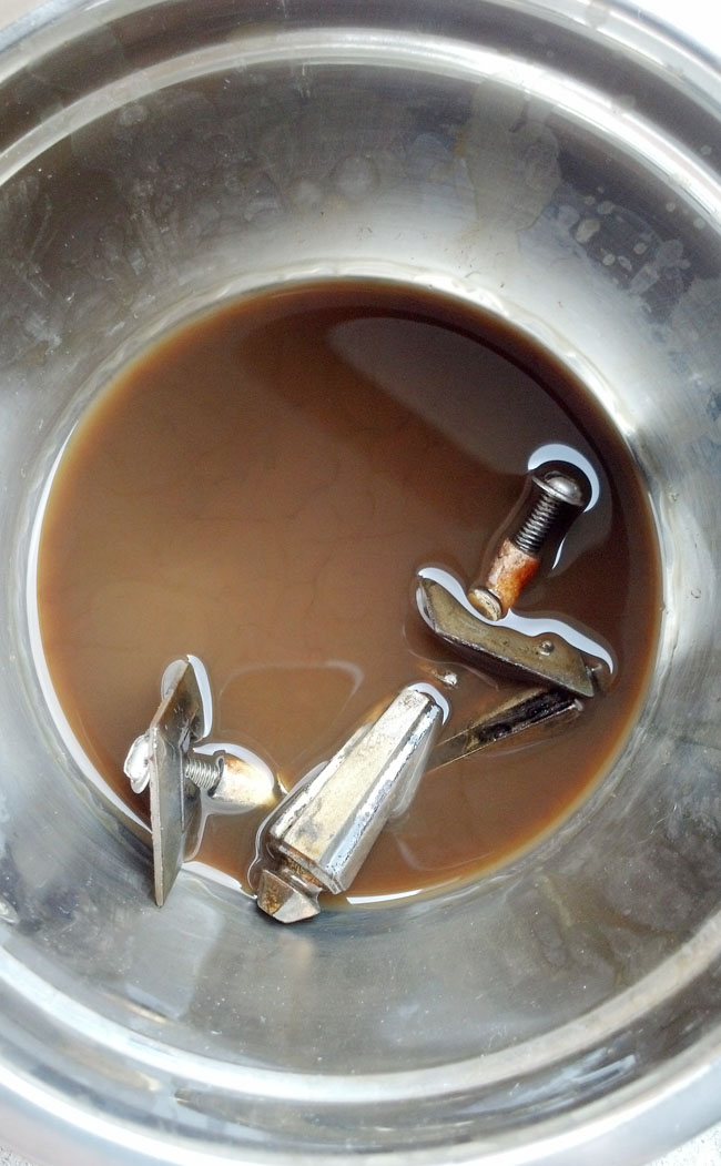 How to Clean Varnish + Tarnish from Old Hardware Remodelando la Casa