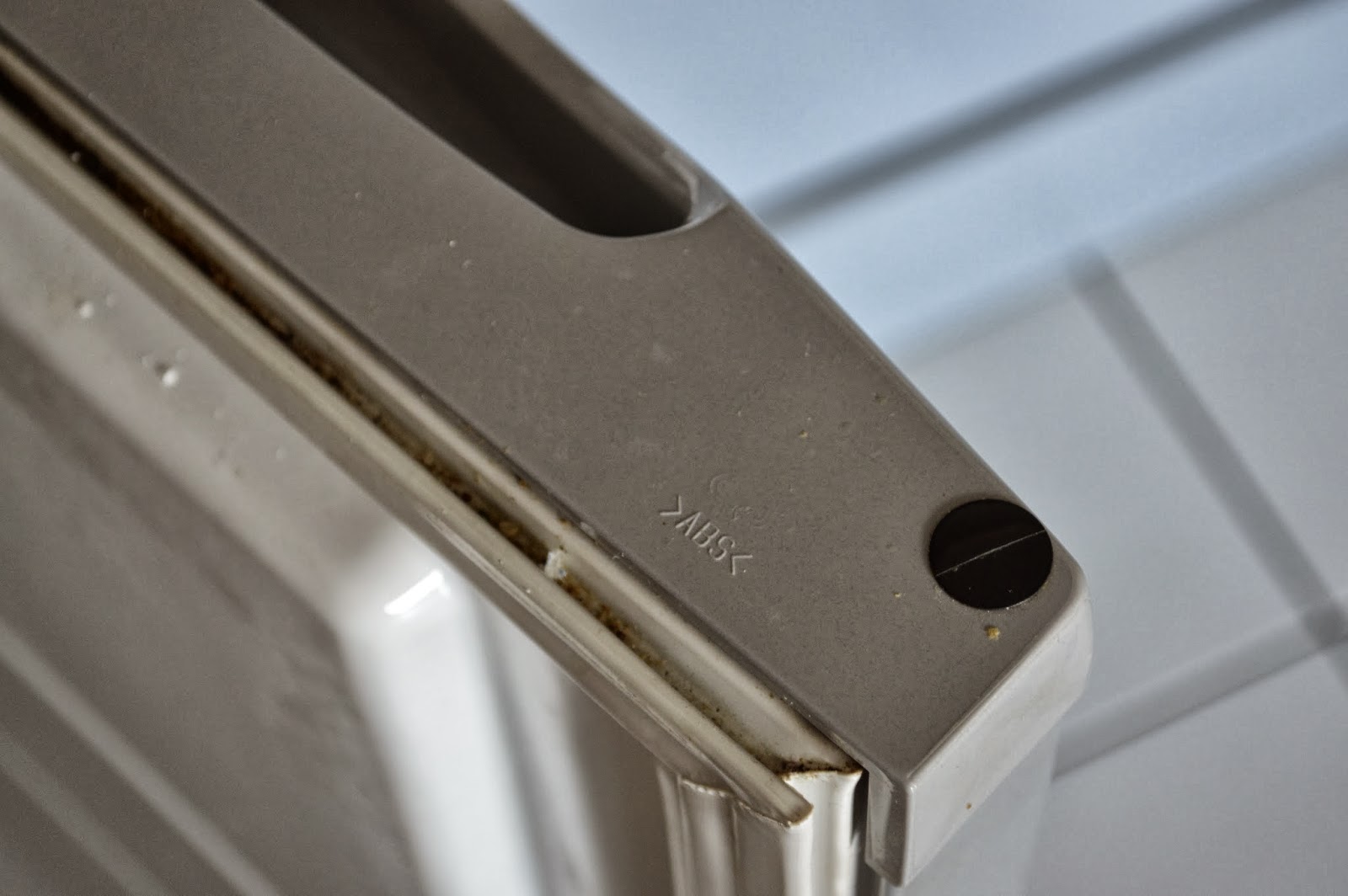 Quick Cleaning tip How to clean a Fridge door seal