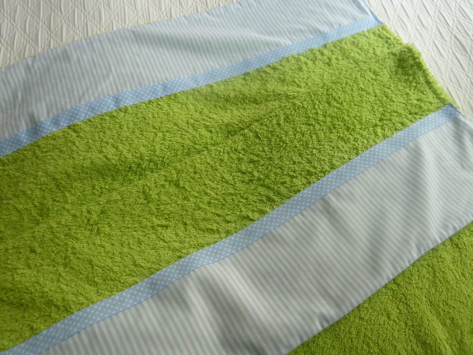 EL CARACOL: Toallas de baño en verde y azul