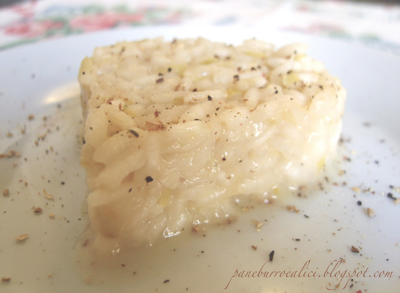 Pane, burro e alici Risotto con porri, e vino Passito