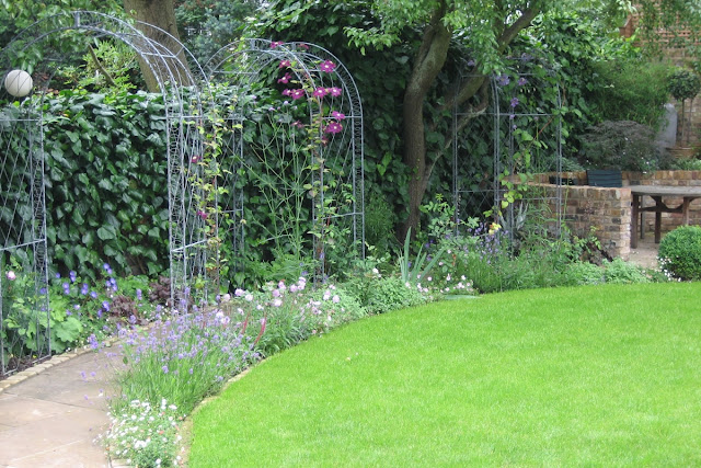 IN LOVE WITH BEAUTY: First Choice for Garden Design in London - The