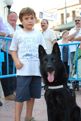 Todos los amigos que se hicieron fotos con los perros de rescate del grupo K9