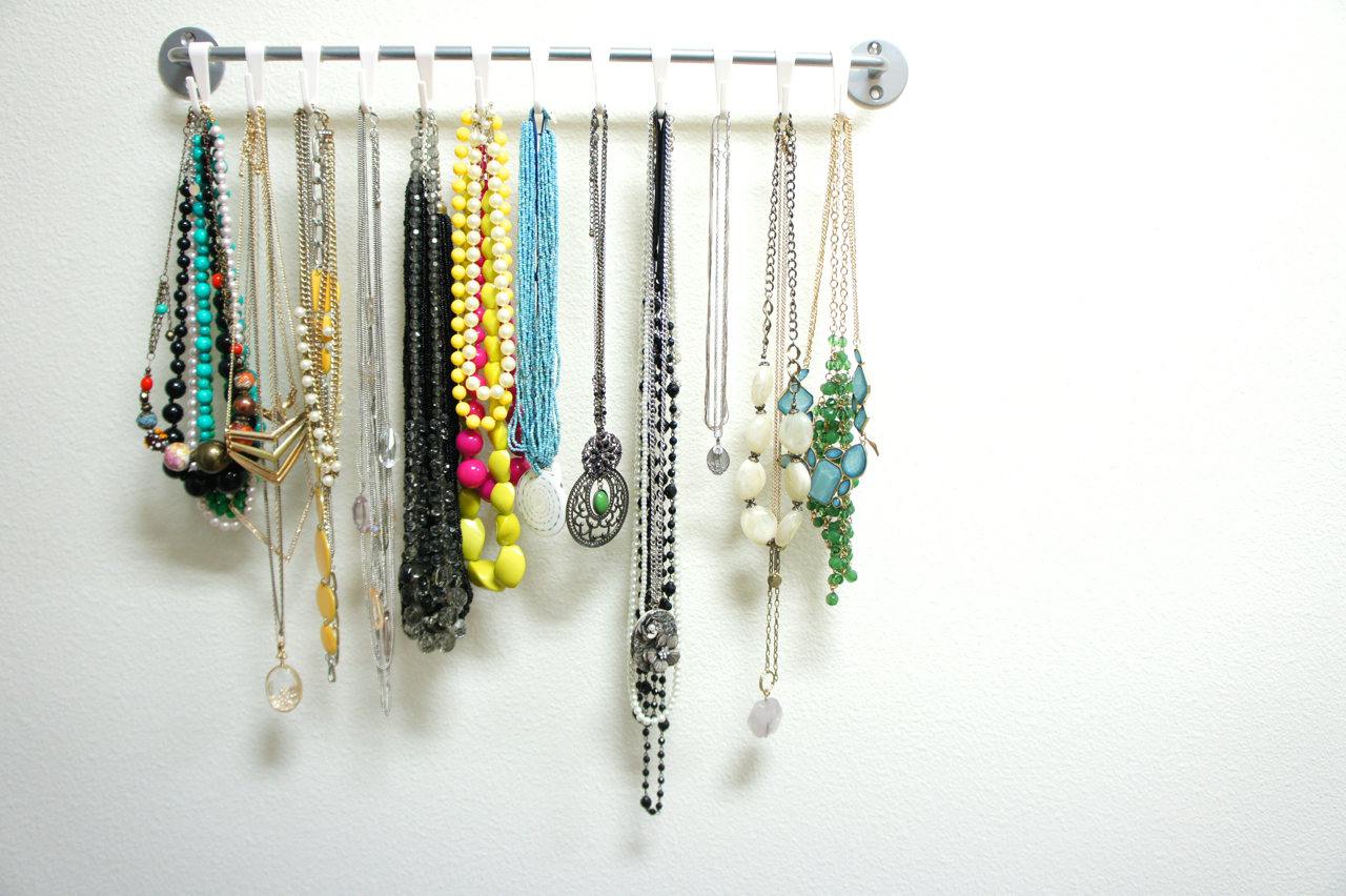 Pretty Dubs ORGANIZING NECKLACES