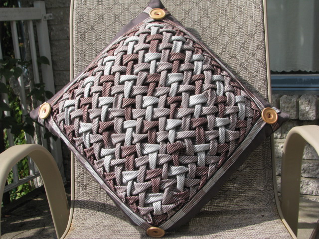 Passion Et Couture My Canadian Smocking Pillow