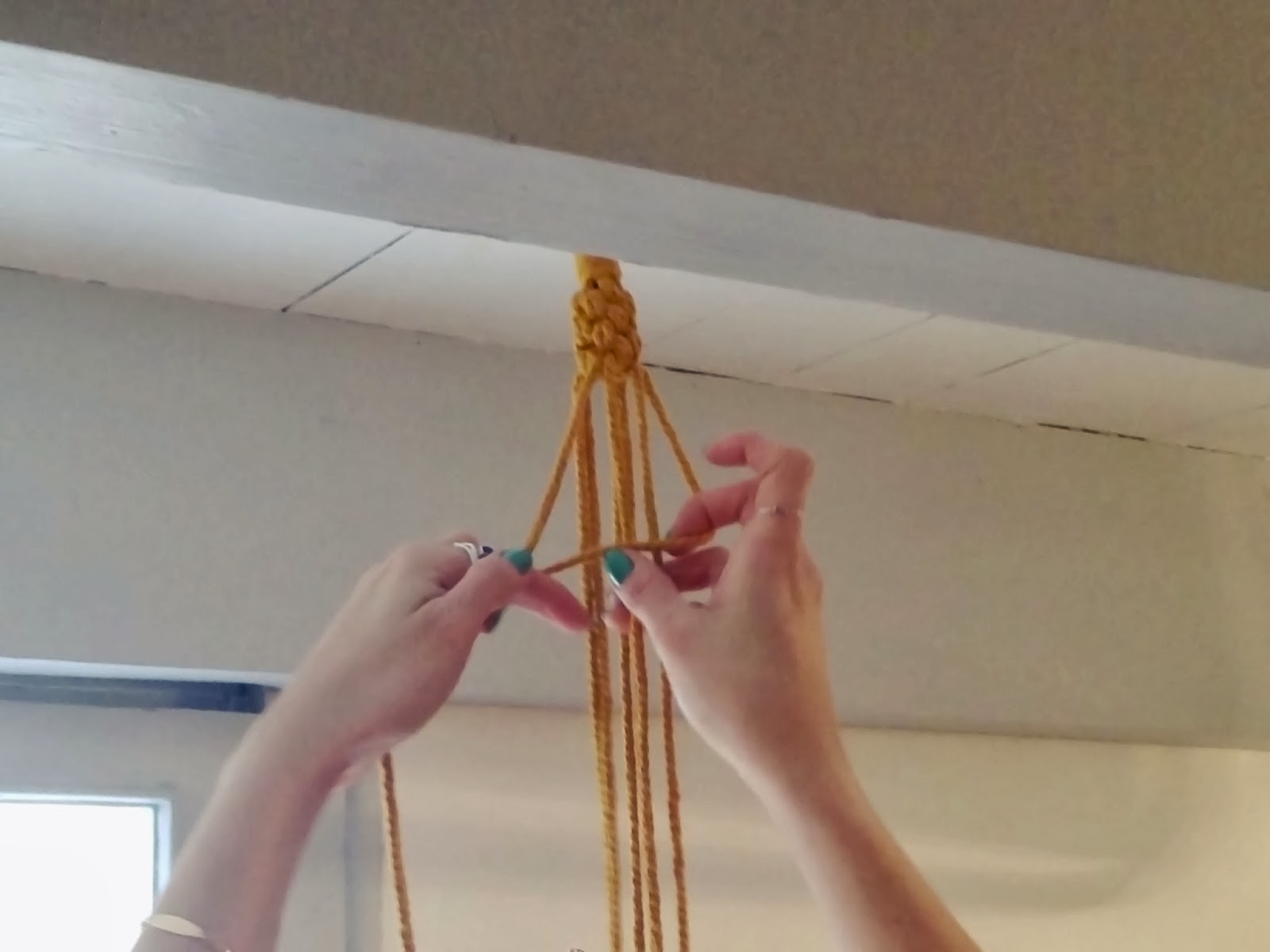 Macrame hanging vase tutorial Macrame hanging vase tutorial