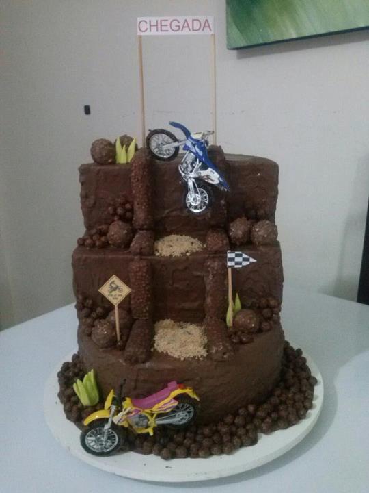 Revelles Cakes: Bolo Trilha Motocross