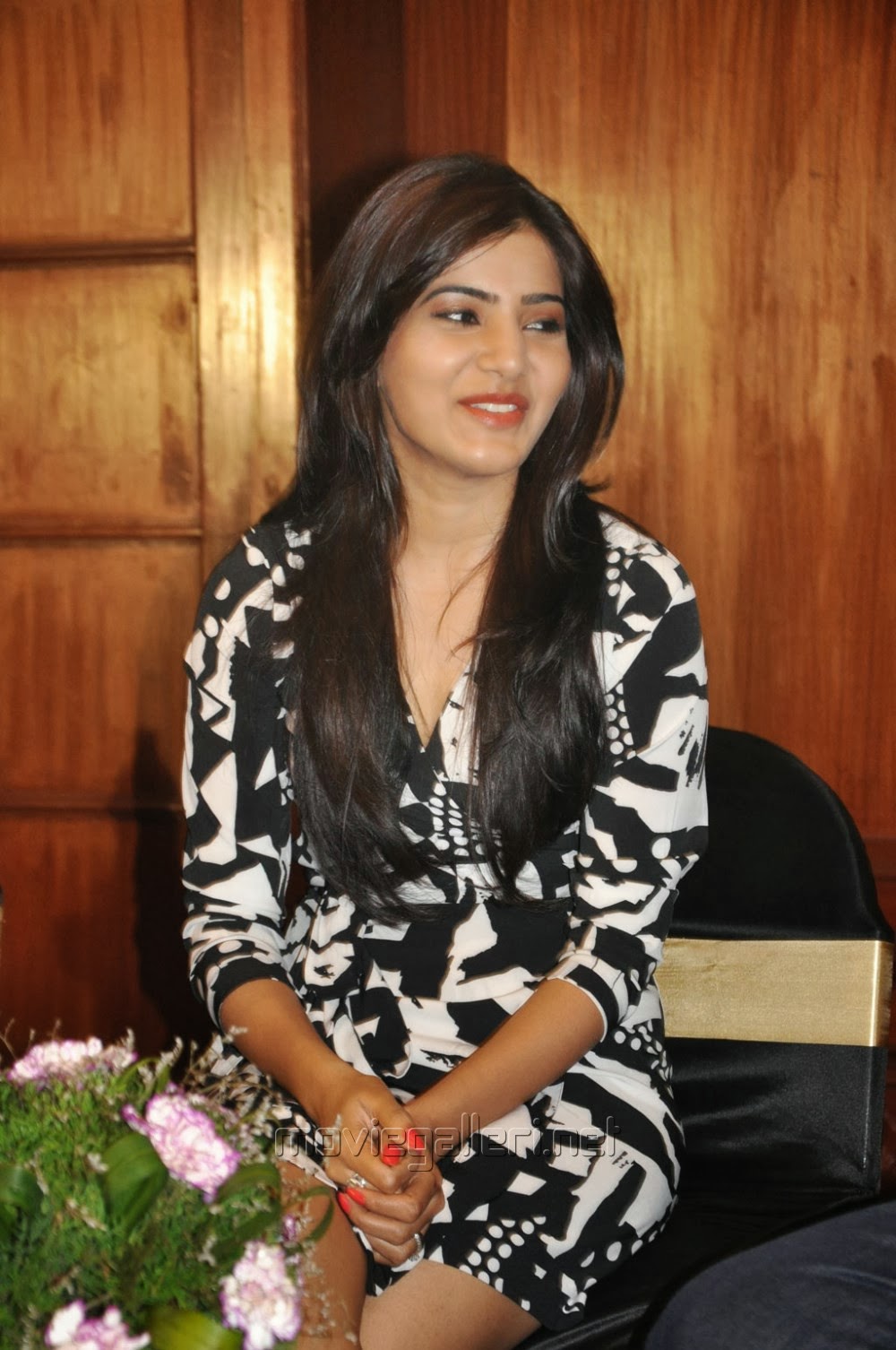 Samantha in Black and White Dress | Great Actress Samantha Prabhu's blog