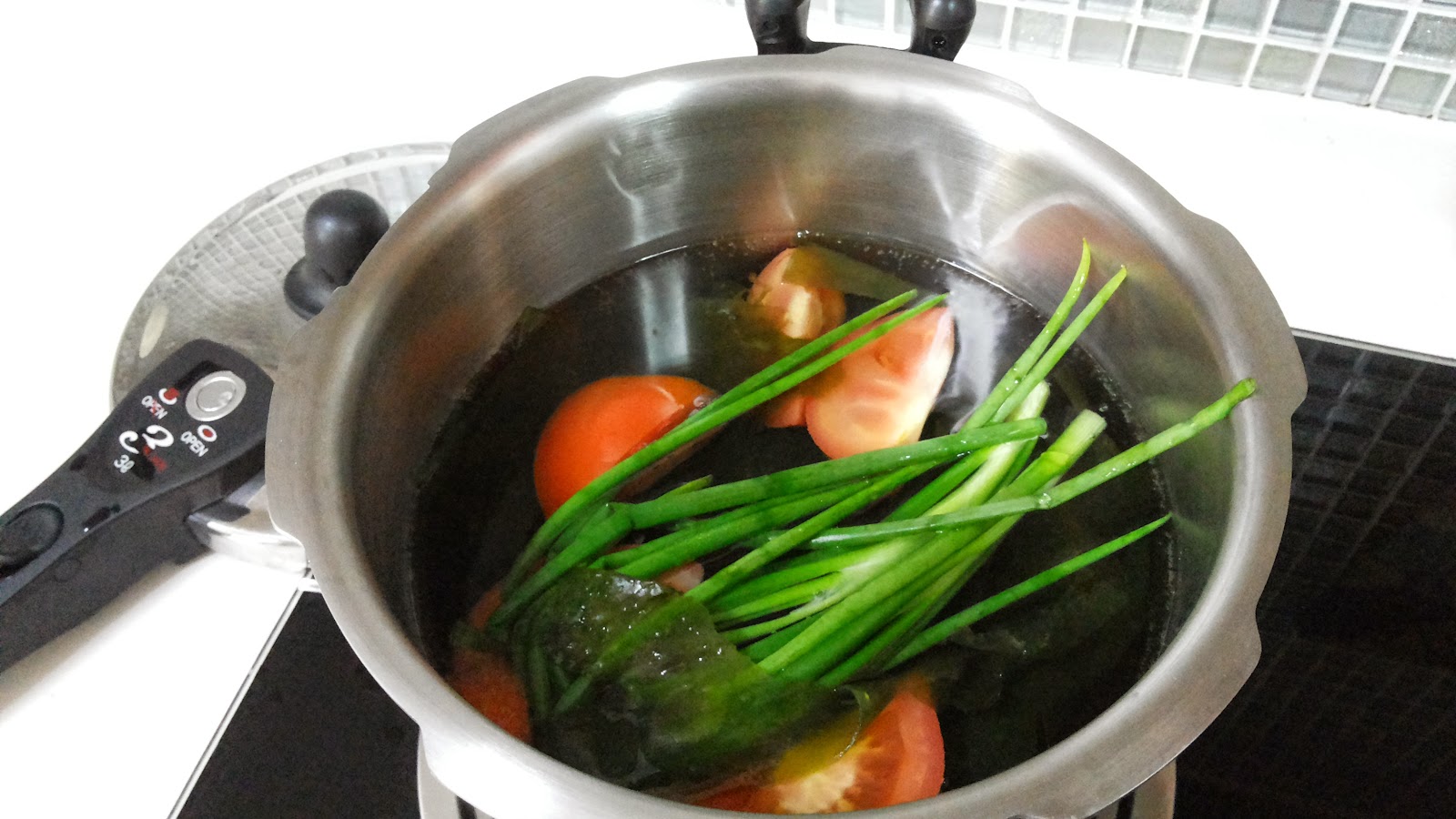 Krystal Wee Recipes Salmon Fish Bone Soup, 2 recipes in 1 pot