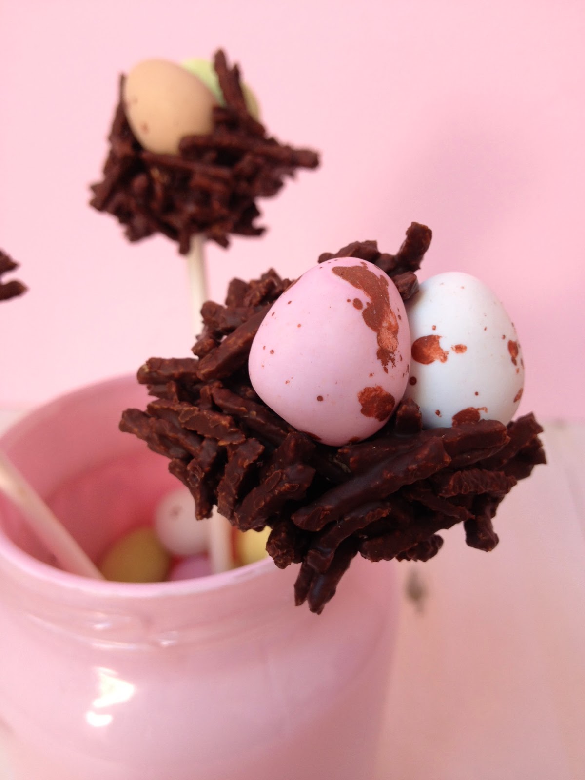 How to make simple Easter chocolate krispie nest egg cake pops