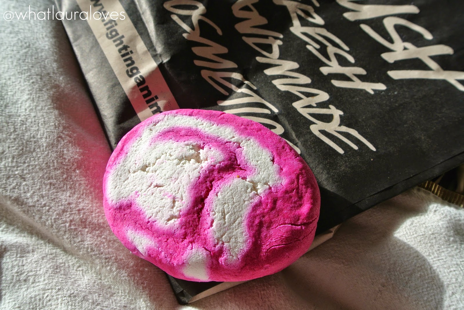 The Comforter Bubble Bar From Lush Review Whatlauraloves