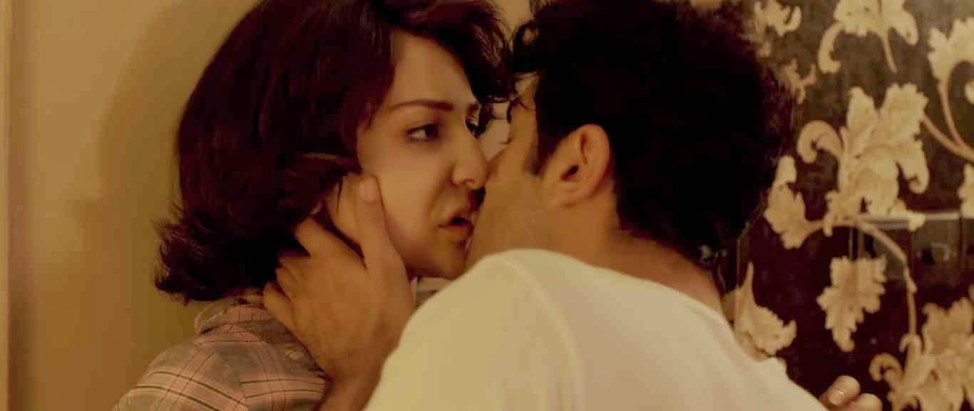 Anushka Sharma Smootching Ranbir Kapoor Kissing Hot Pics From 'Bombay