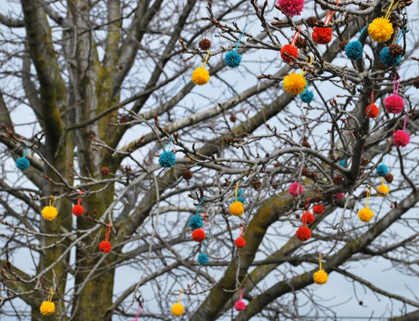 Myrtle & Eunice Pom Pombing (AKA Pom Pom Bombing)