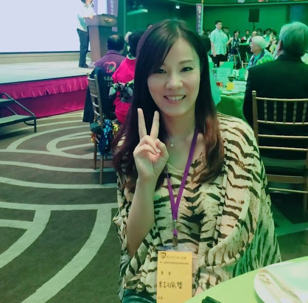 粘珮瑩很早就加入民進黨,外型亮麗,貌似謝金燕。 粘珮瑩很早就加入民進黨,外型亮麗,貌似謝金燕。