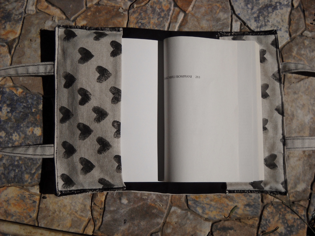 LÄSSIG Borsa Portadocumenti Mamma - Tascabile Per Passaporto, Ecografie E Documenti, Design Blocks Taupe - Foto 4