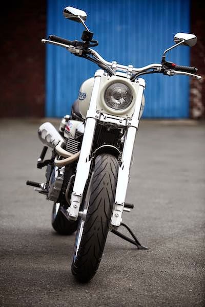 Racing Cafè: Triumph Bonneville 