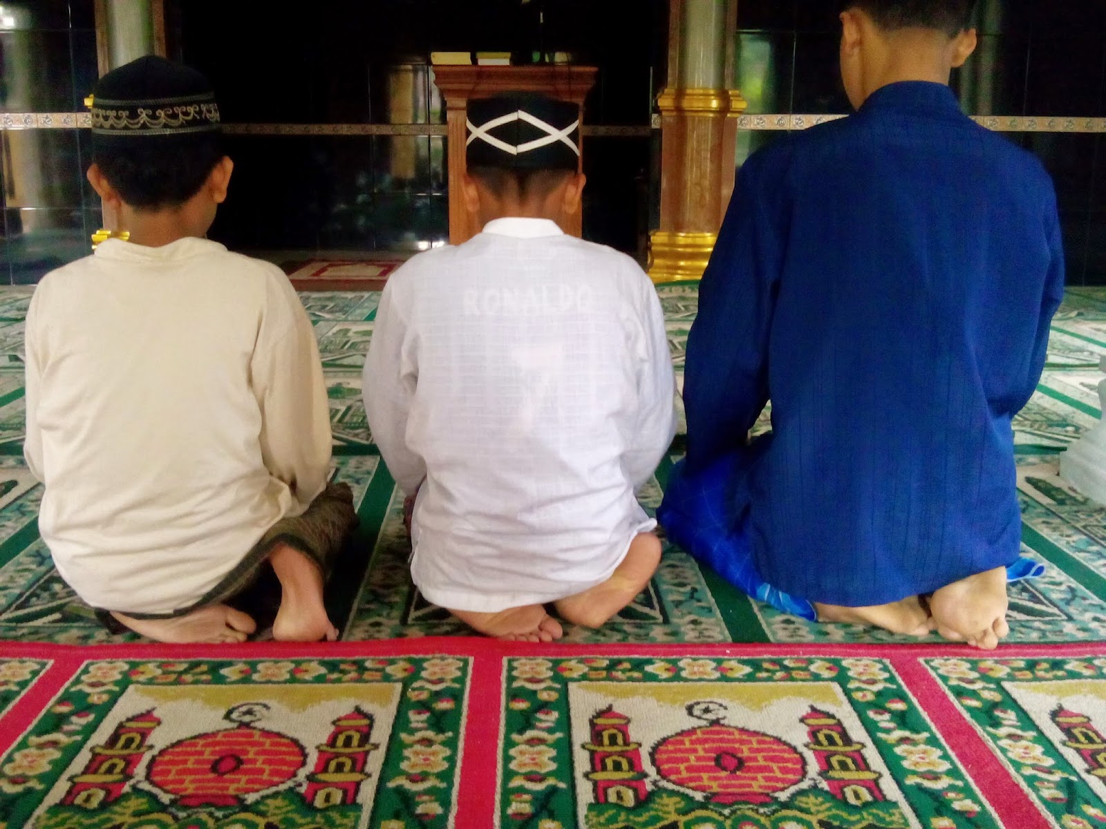 (Duduk iftirosy)